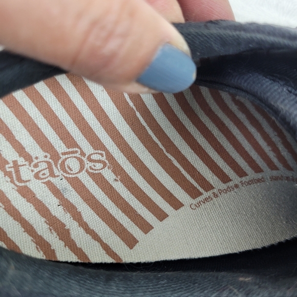 Taos Star black canvas sneakers with black soles and ivory laces casual NWOT 7.5 - Picture 6 of 10